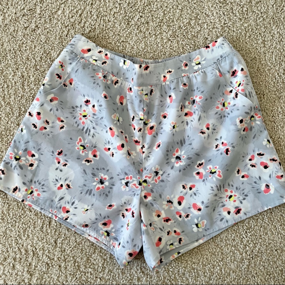 High-waisted summer floral shorts